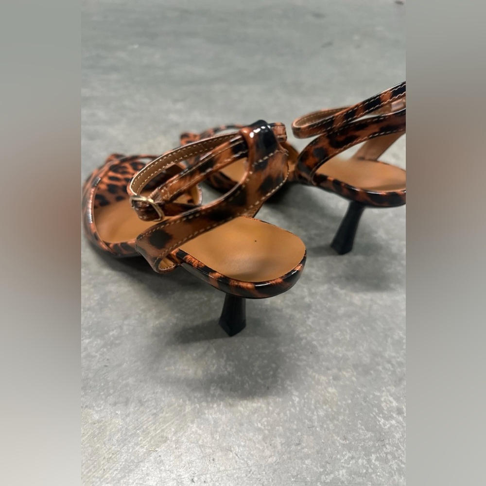 NEW! Open Toe Leopard Print Women's Mid Heels Adjustable ankle Strap - Picture 5 of 7